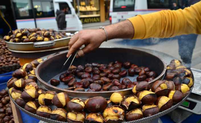 Adana’da çiğ kestanenin kilosunun 30, pişmişinin 50 liraya çıkması nedeniyle