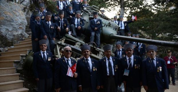 Kıbrıs Barış Harekatı'nda Beşparmak Dağları'nda ilerleyerek düşman tahkimatını püskürten ve