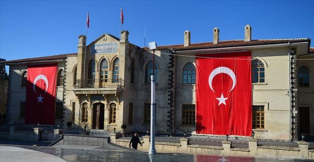 Zeytin Dalı Harekatı'na destek amacıyla Kilis'te dağıtılan Türk bayrağına yoğun