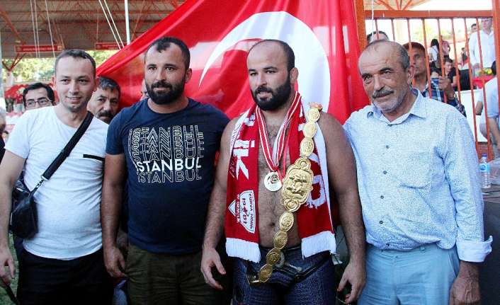 657. Tarihi Kırkpınar Yağlı Güreşleri’nde dereceye girenlere ödülleri verildi. Başpehlivan