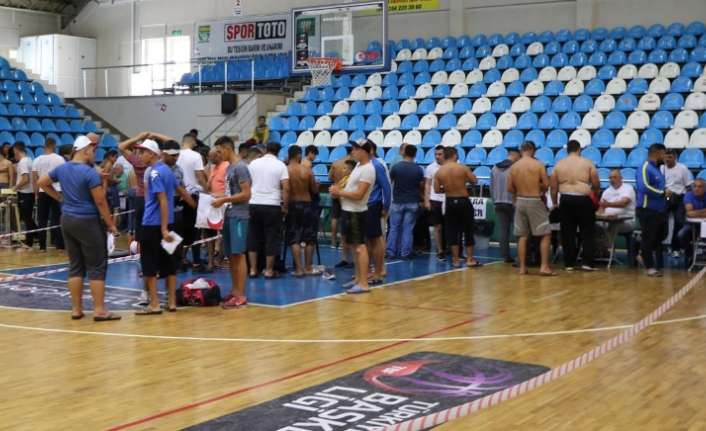 657. Tarihi Kırkpınar Yağlı Güreşleri’ne katılacak pehlivanlar kayıt yaptırmaya başladı.