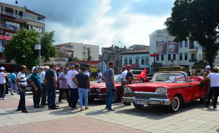 Ordu’nun Ünye ilçesinde düzenlenen Klasik Araç Festivali ikinci gününde de