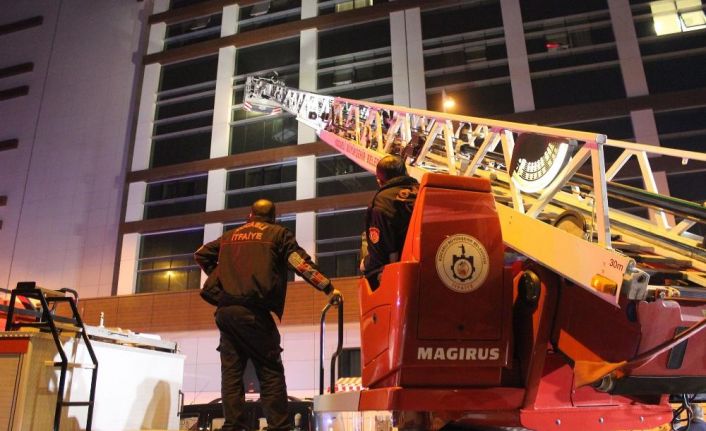 Kocaeli Devlet Hastanesi Yoğun Bakım Ünitesinde doktorların dinlenme odasında çıkan