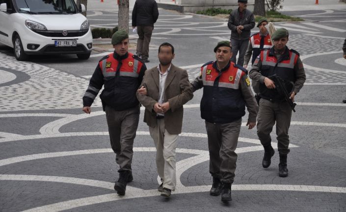 Konya’nın Akşehir ilçesinde komşular arasında çıkan kavgada 1’i ağır 2
