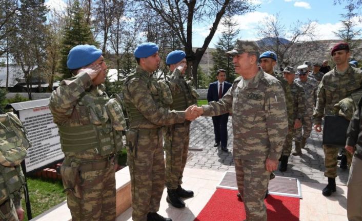 Genelkurmay Başkanı Orgeneral Hulusi Akar, Kara Kuvvetleri Komutanı Orgeneral Yaşar