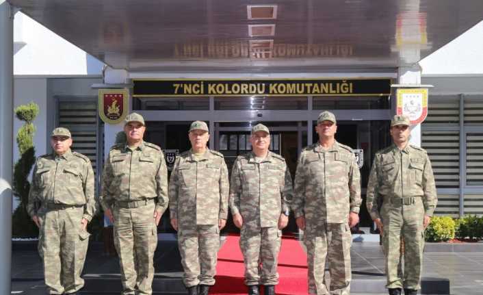 Genelkurmay Başkanı Orgeneral Yaşar Güler, Diyarbakır’daki birliklerde incelemelerde bulundu. 