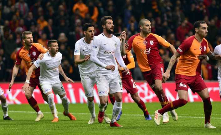 1-1 berabere sona eren Galatasaray Konyaspor karşılaşmasında öne çıkan başlıklar