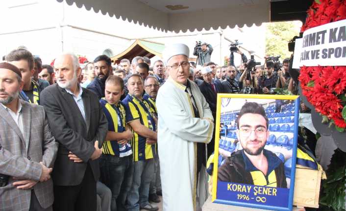 Galatasaray-Fenerbahçe derbisinde geçirdiği kalp krizi sonucu hayatını kaybeden gencin cenazesi,