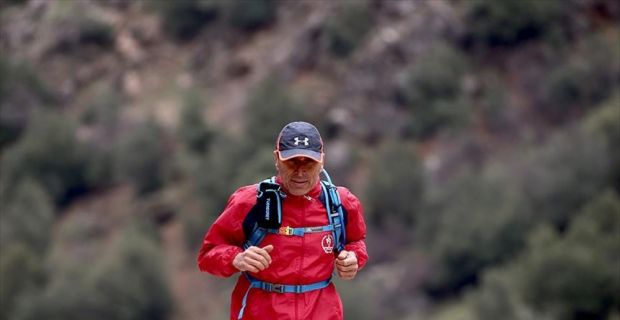 Polis okulunda öğrenci olduğu dönemde merak sardığı atletizmi emeklilik yıllarında