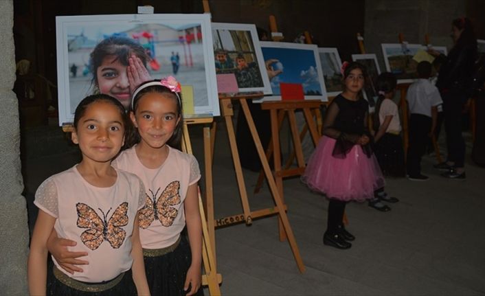 Erzurum'da köy çocukları "Anadolu'da Hayat" konulu fotoğraf sergisi düzenleyerek kendi
