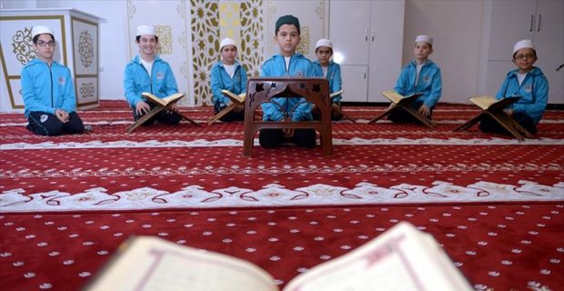 MİDDER Eskişehir İl Başkanlığı öncülüğünde hafızlık eğitimi alan 10-15 yaşlarındaki