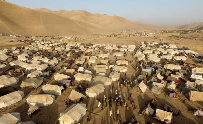 Afganistan’ın Badghis eyaletinde kuraklıkla boğuşan yerlerinden edilmiş insanları sert bir