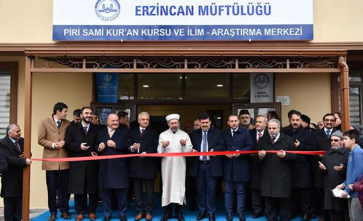 Diyanet İşleri Başkanı Prof. Dr. Ali Erbaş, Erzincan'ın Karaağaç Mahallesi'nde