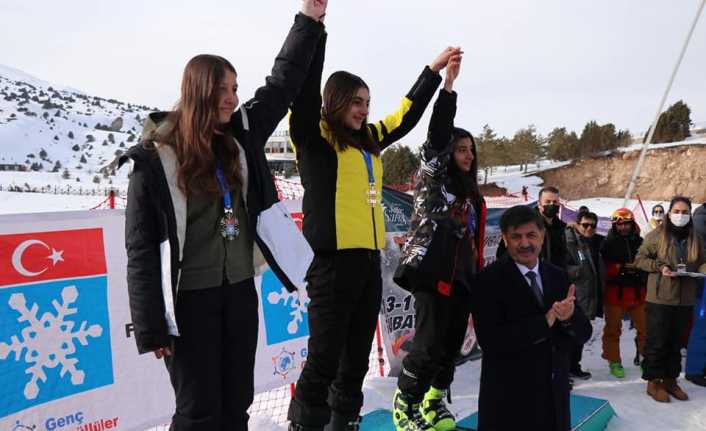 13 Şubat Erzincan Kurtuluş Kupası Snowboard Yarışmalarında Erzincanlı Sporcuya İkincilik