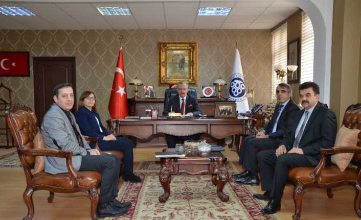 Kamu Üniversite Sanayi İşbirliği (KÜSİ) çalışma grubu üyeleri Erzincan Binali