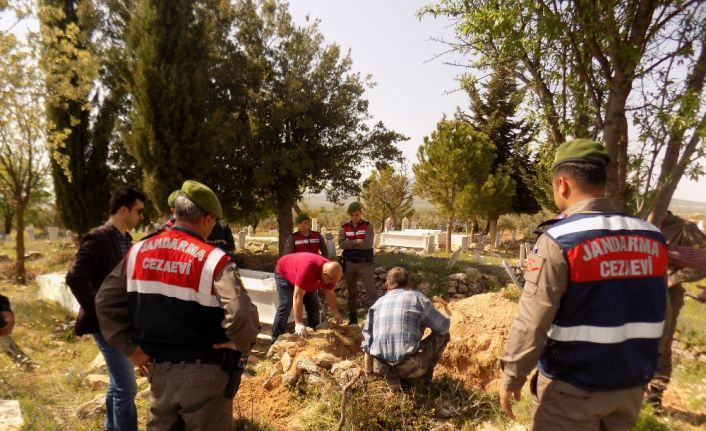 Aydın’ın Karacasu ilçesinde hayatı boyunca kuzeni olarak bildiği kişilerin resmi