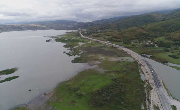 Samsun’un Ladik ilçesinde bulunan 870 hektarlık Ladik Gölü, kuruma tehlikesiyle