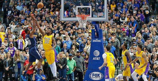 NBA'de Los Angeles Lakers, Dallas Mavericks'i uzatma sonunda 107-101 yenerek