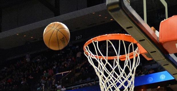 NBA'de Batı Konferansı lideri Golden State Warriors evinde Dallas Mavericks'i,