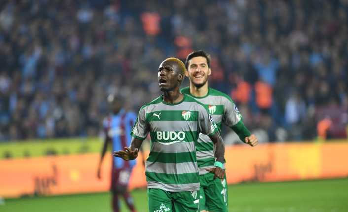 Bursaspor, Trabzonspor deplasmanında aldığı 1 puanla ligin en çok berabere