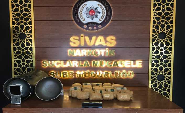 Sivas’ta şüphe üzerine durdurulan otomobilin LPG tankında 17 kilo eroin