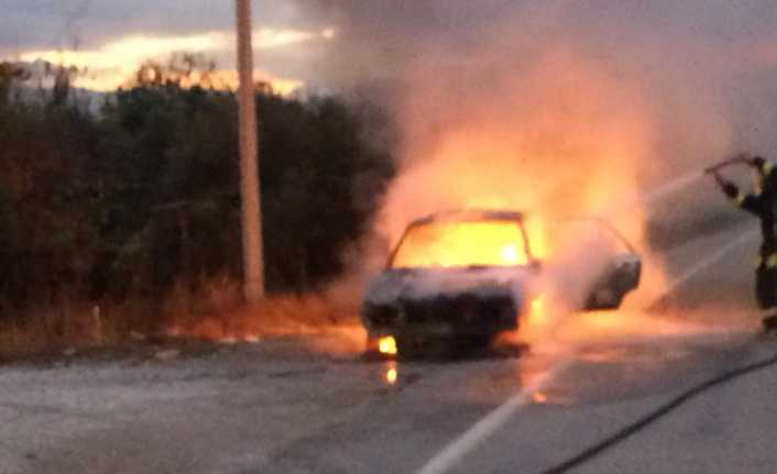 Denizli’de seyir halindeyken alev alan LPG’li otomobilin sürücüsü canını son