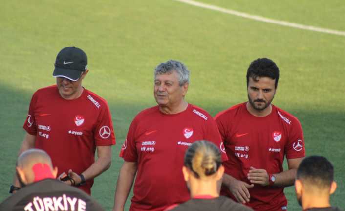 A Milli Futbol Takımı Teknik Direktörü Mircea Lucescu, ay-yıldızlılarla çıktığı