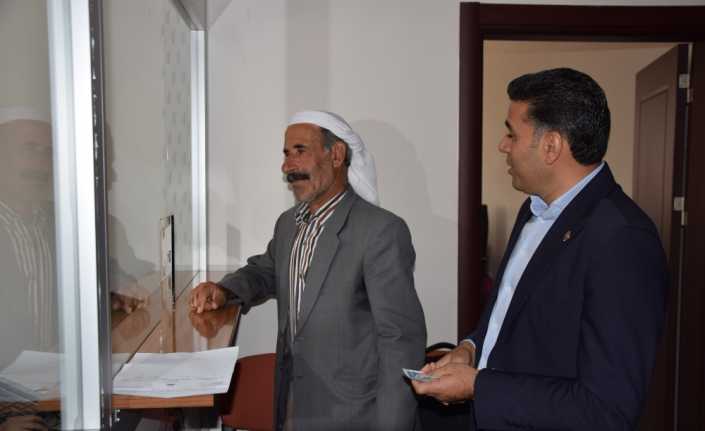 Şanlıurfa’nın Viranşehir ilçesinde ABD’nin yaptırımlarına ve doların yükselişine tepki gösteren
