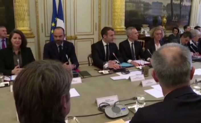 Fransa Cumhurbaşkanı Emmanuel Macron, Elysee Sarayı’nda Sarı Yelekliler’in temsilcileriyle bir