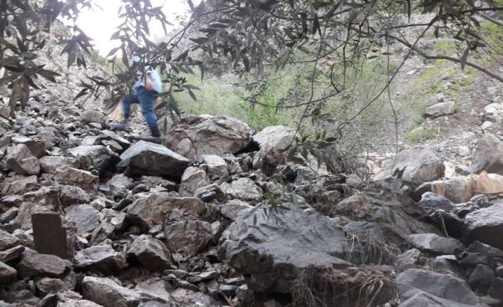 Artvin’in Yusufeli ilçesinde maden ocağının önünde meydana gelen heyelan sonrası