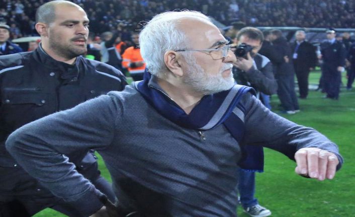 Yunanistan’da belinde tabancayla sahaya girince dünya gündemine oturan PAOK Kulübü