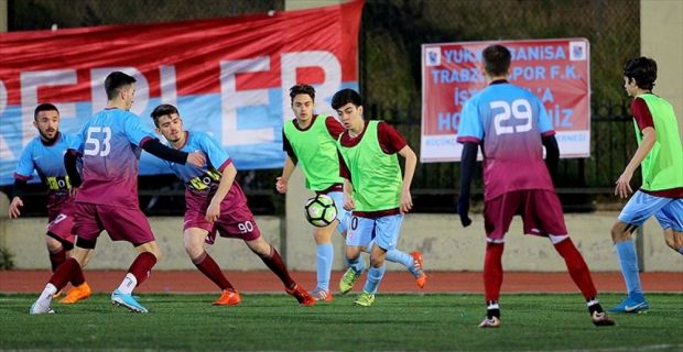 Makedonya 4. Futbol Ligi takımlarından Yukarı Banisa Trabzonspor, İstanbul 1.