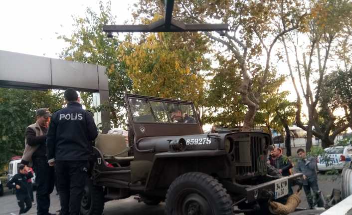 Cipinde bulunan maket uçaksavarla trafikte seyrettiği için polis tarafından gözaltına