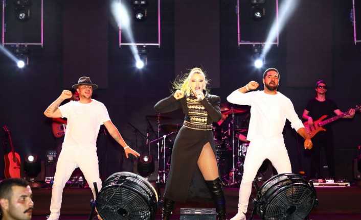 Ünlü şarkıcı Hadise, Antalya’da Manavgat Barış Suyu Kültür, Turizm, Sanat