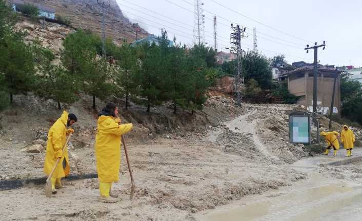 Mardin’de dün sabah başlayan ve gece etkisini arttırarak devam eden