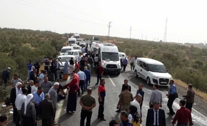 Mardin’in Midyat ilçesinde yolcu otobüsü ile tırın çarpışması sonucu 2