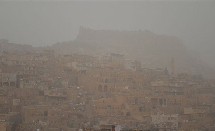 Suriye üzerinden gelen toz zerrecikleri Mardin'de etkili oluyor.
