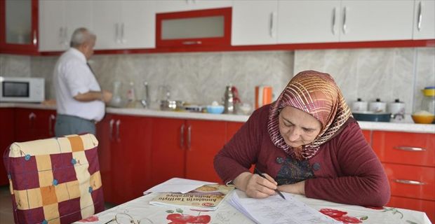 Mardin Kızıltepe'de 5 çocuğu, 6 torunu bulunan Azize Doğru Eriten,