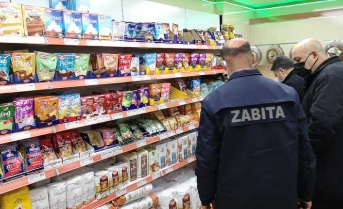 Marketlerde "Fahiş Fiyat" ve "Stokçuluk" Denetimi Erzincan'daki marketlerde "fahiş fiyat" ve "stokçuluk" denetimi gerçekleştirildi.