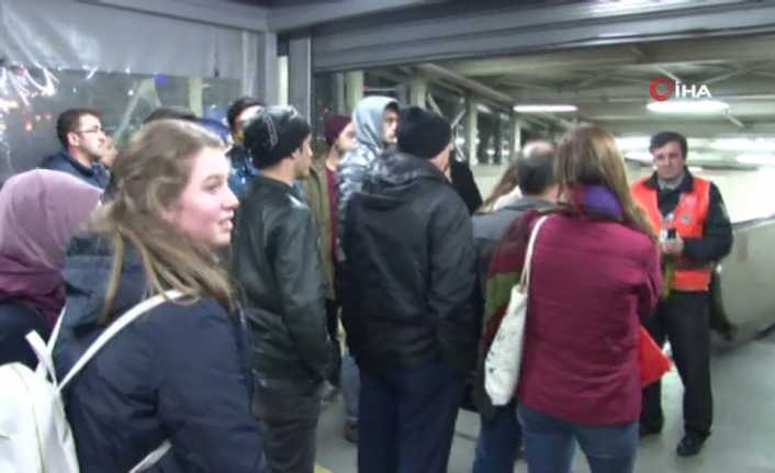 Marmaray seferleri teknik bir arızadan dolayı çift yönlü duruldu. İETT
