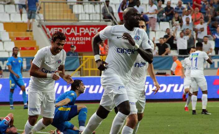 Kasımpaşa’nın Senegalli golcüsü Mbaye Diagne, MKE Ankaragücü karşılaşmasının 13. dakikasında