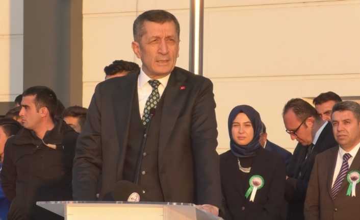 Milli Eğitim Bakanı Ziya Selçuk, “Bize sürekli olarak ‘Neden hemen