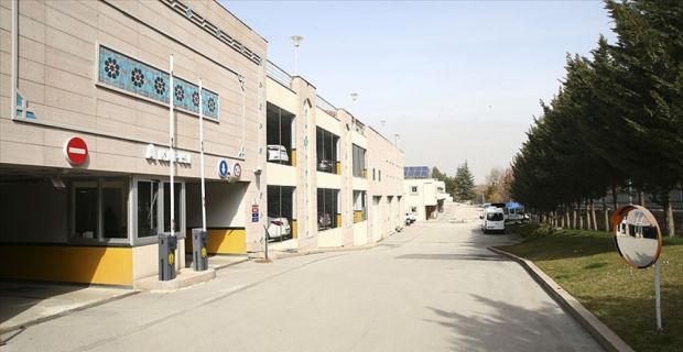 Milletvekilleri ve üst düzey bürokratlar dışındaki Meclis personeli, araçlarıyla, Çankaya