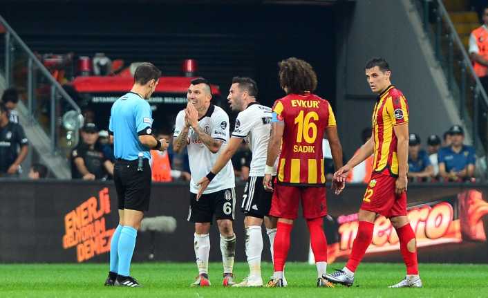Beşiktaş’ın Şilili yıldızı Gary Medel, Evkur Yeni Malatyaspor karşısında gördüğü