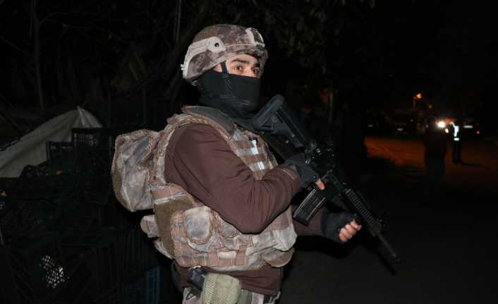 İstanbul’da şafak vakti çok sayıda adrese narkotik operasyonu düzenlendi.