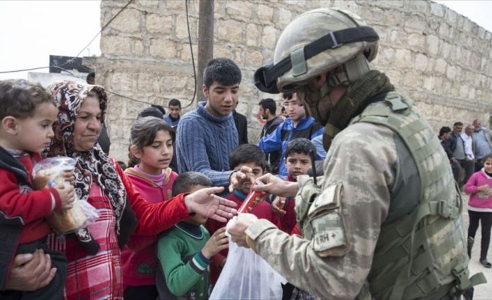Zeytin Dalı Harekatı kapsamında Afrin merkezini teröristlerden temizleyen Mehmetçik, arama