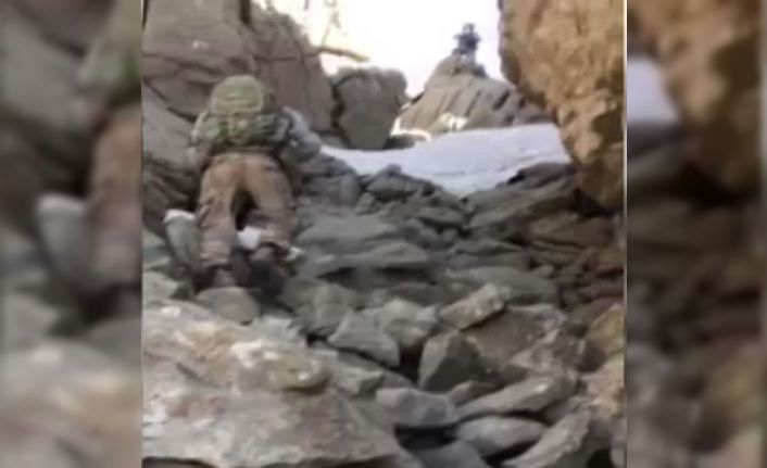 Mehmetçik, bölücü terör örgütü PKK’nın kökünü kazımak için engebeli, dağlık