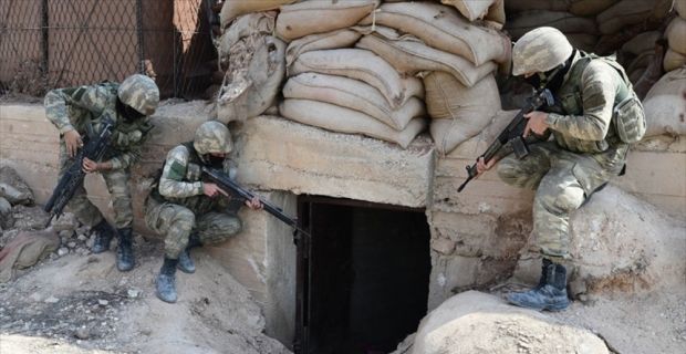 Mehmetçik, stratejik önemdeki Burseya Dağı'nda PYD/PKK'lı teröristlerce inşa edilen ve