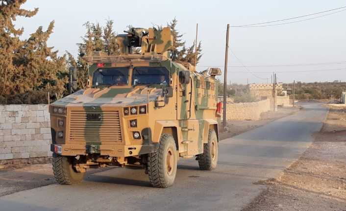 Türk Silahlı Kuvvetleri (TSK), Menbiç’te PYD’li teröristlerin kontrol noktasına, 500