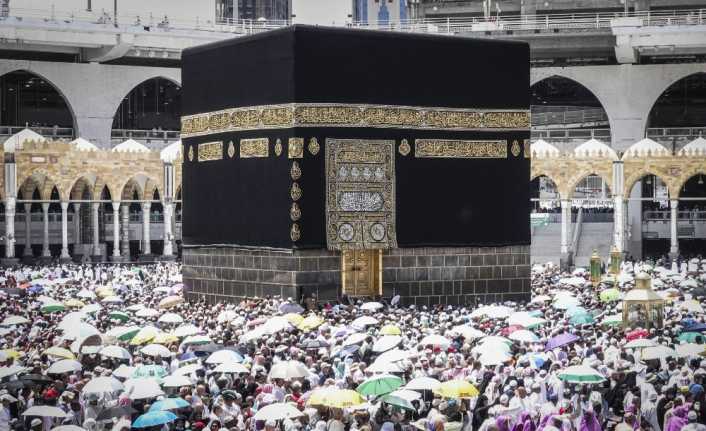 Hac için Mekke’ye gelen milyonlarca Müslüman Arafat öncesi Cuma namazında